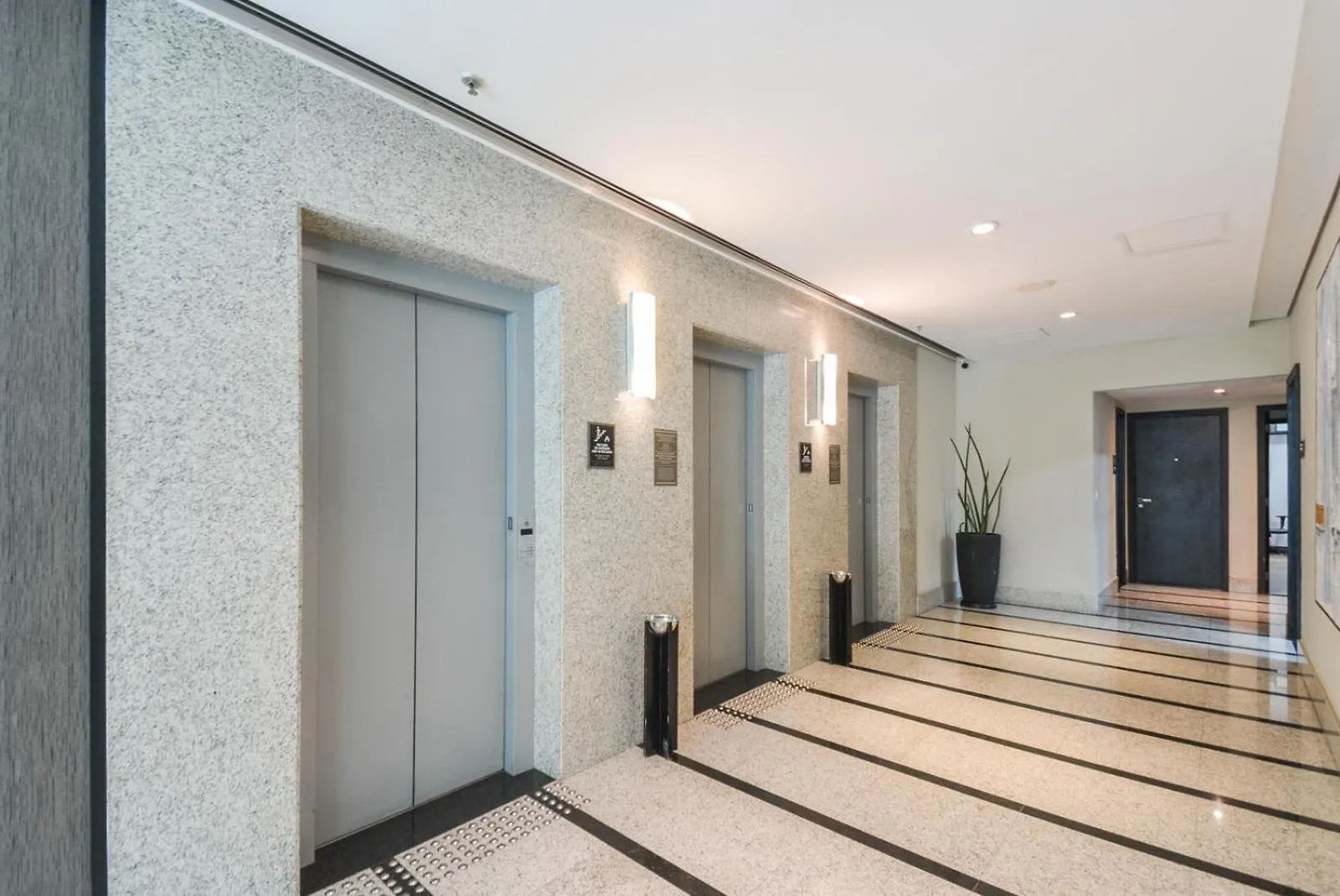 Отель Premium Room Berrini Сан-Пауло Бразилия